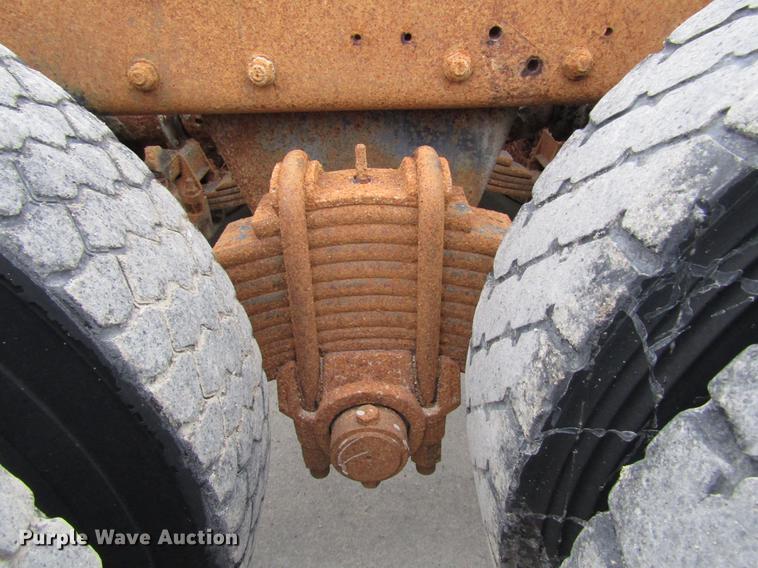 image for item DD3931 1987 Mack DM685S truck cab and chassis