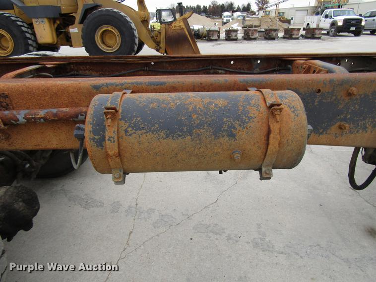 image for item DD3931 1987 Mack DM685S truck cab and chassis