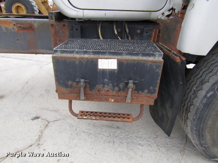 image for item DD3931 1987 Mack DM685S truck cab and chassis