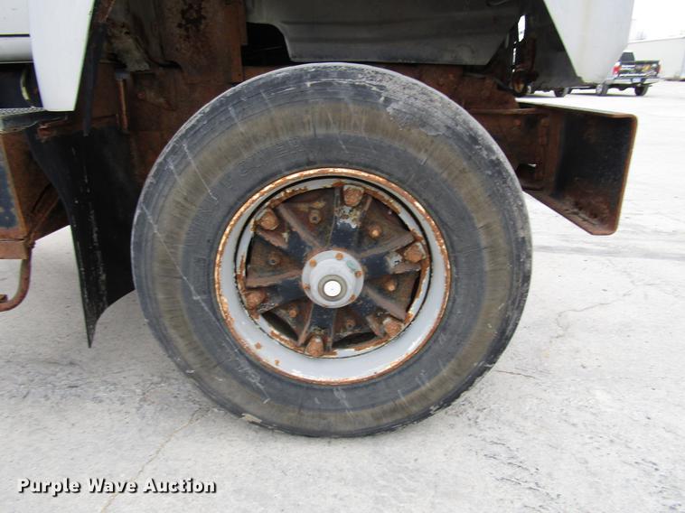 image for item DD3931 1987 Mack DM685S truck cab and chassis