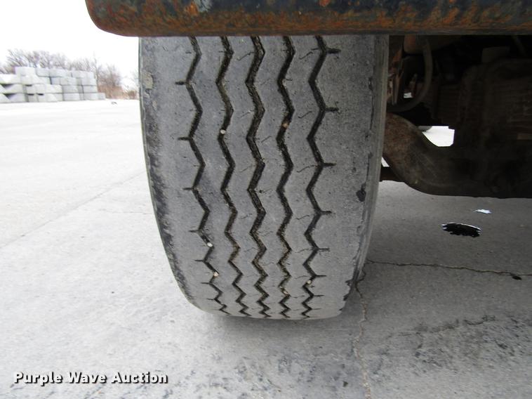 image for item DD3931 1987 Mack DM685S truck cab and chassis