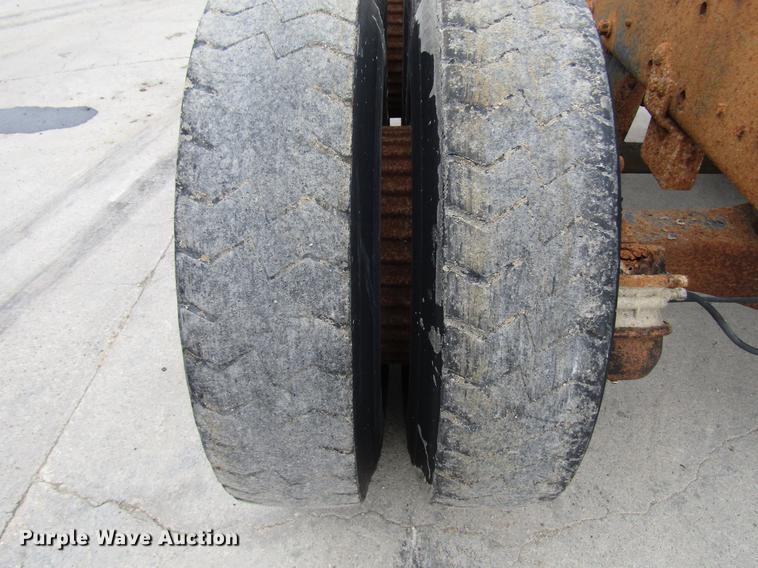 image for item DD3931 1987 Mack DM685S truck cab and chassis