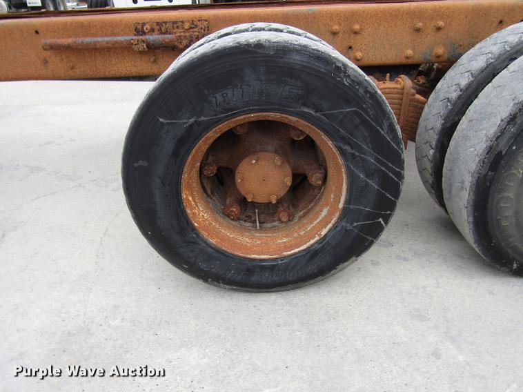 image for item DD3931 1987 Mack DM685S truck cab and chassis