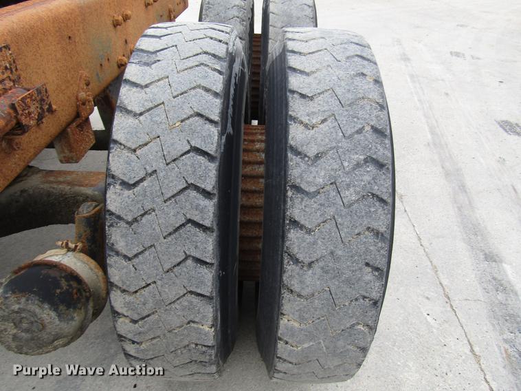 image for item DD3931 1987 Mack DM685S truck cab and chassis