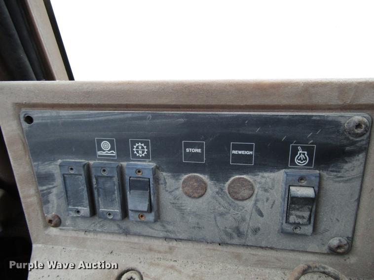 image for item DD3932 1993 Caterpillar 966F wheel loader