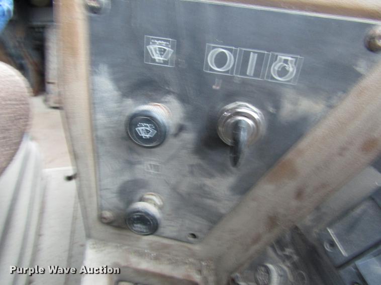 image for item DD3932 1993 Caterpillar 966F wheel loader