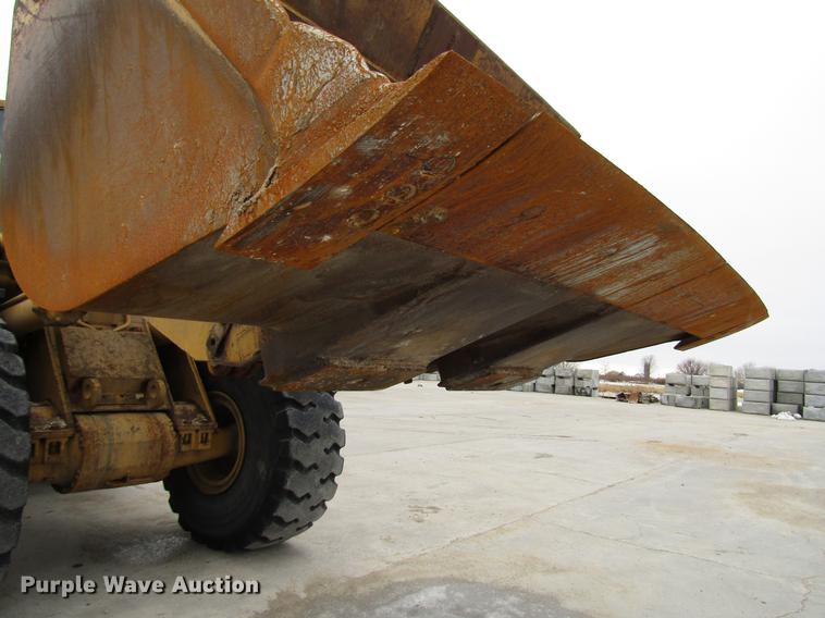 image for item DD3932 1993 Caterpillar 966F wheel loader