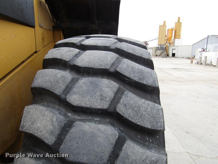 image for item DD3932 1993 Caterpillar 966F wheel loader