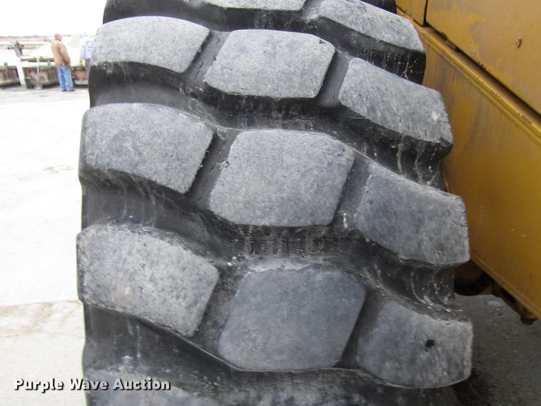 image for item DD3932 1993 Caterpillar 966F wheel loader