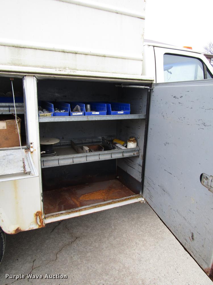 image for item DD3934 1997 Ford F350 Super Duty utility bed pickup truck