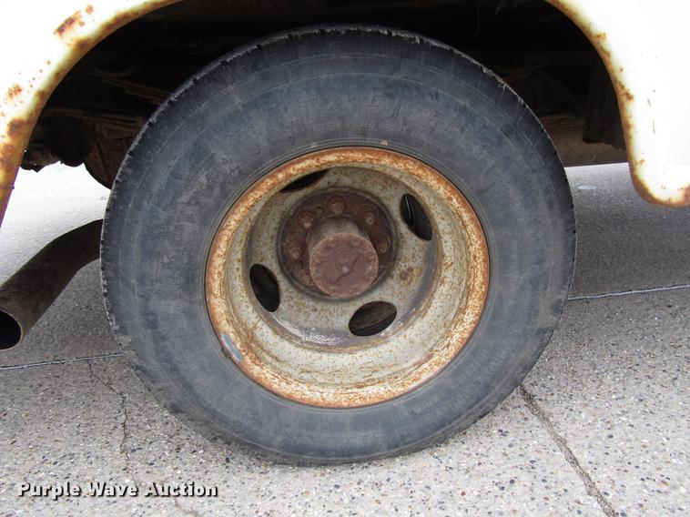 image for item DD3934 1997 Ford F350 Super Duty utility bed pickup truck