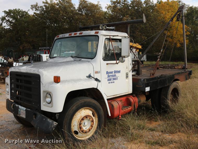 image for item DD5340 1984 International S1955 flatbed truck