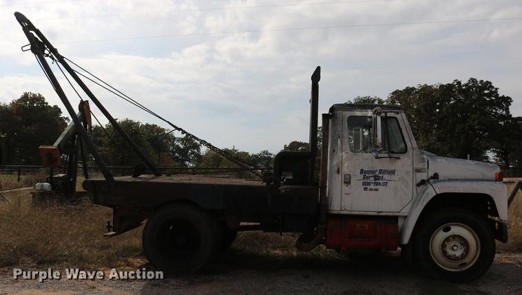 image for item DD5340 1984 International S1955 flatbed truck