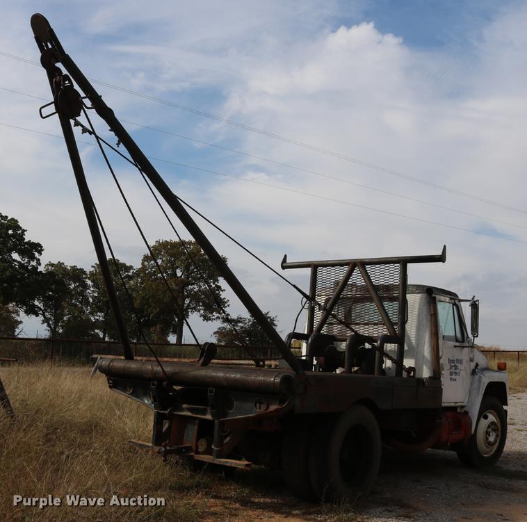 image for item DD5340 1984 International S1955 flatbed truck