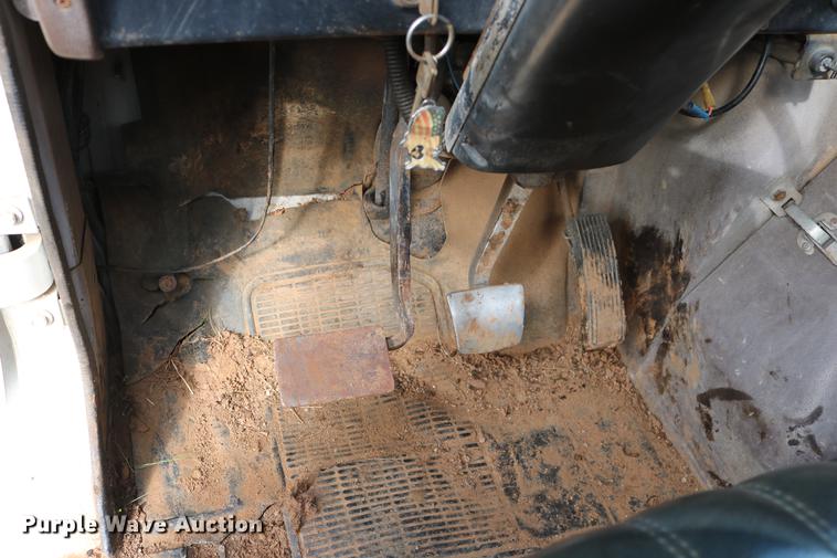 image for item DD5340 1984 International S1955 flatbed truck