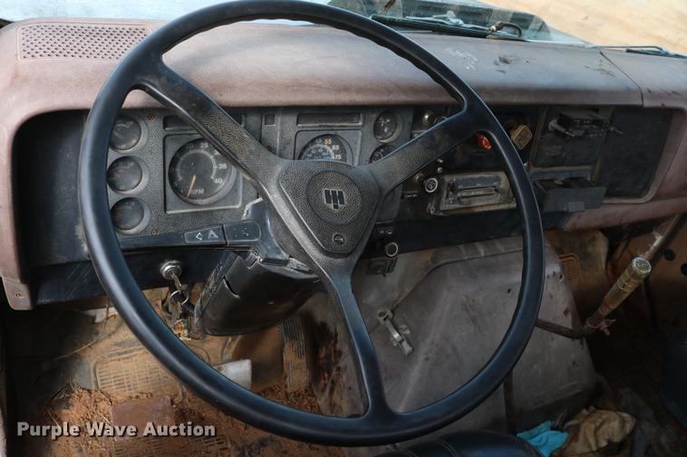 image for item DD5340 1984 International S1955 flatbed truck