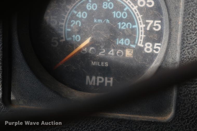 image for item DD5340 1984 International S1955 flatbed truck