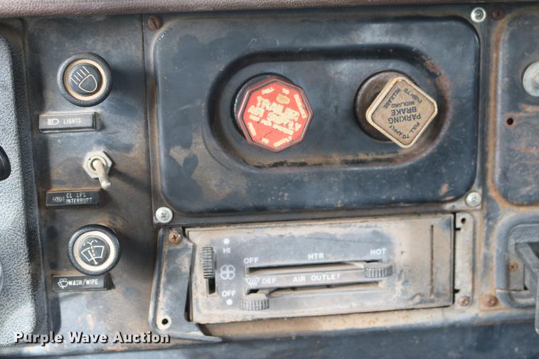 image for item DD5340 1984 International S1955 flatbed truck