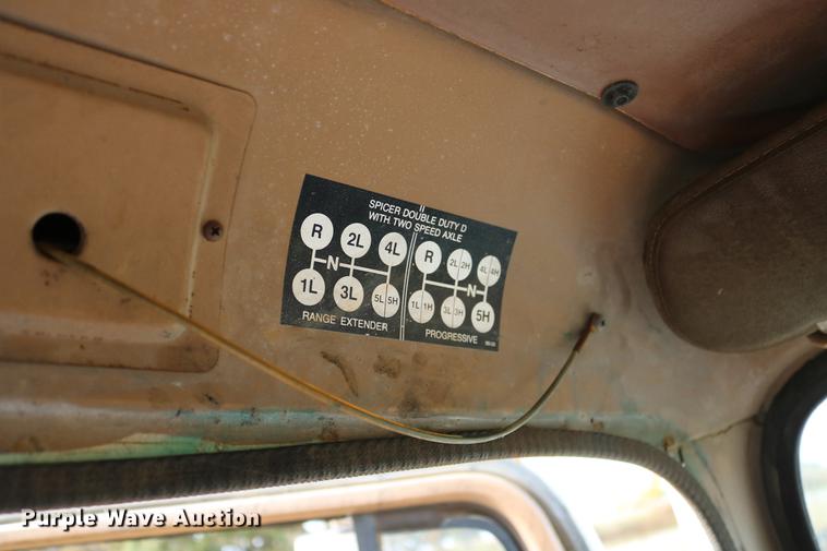 image for item DD5340 1984 International S1955 flatbed truck