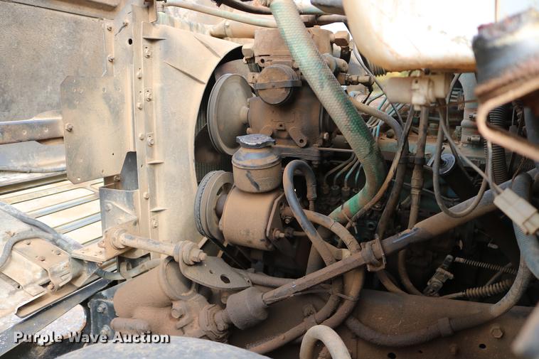 image for item DD5340 1984 International S1955 flatbed truck