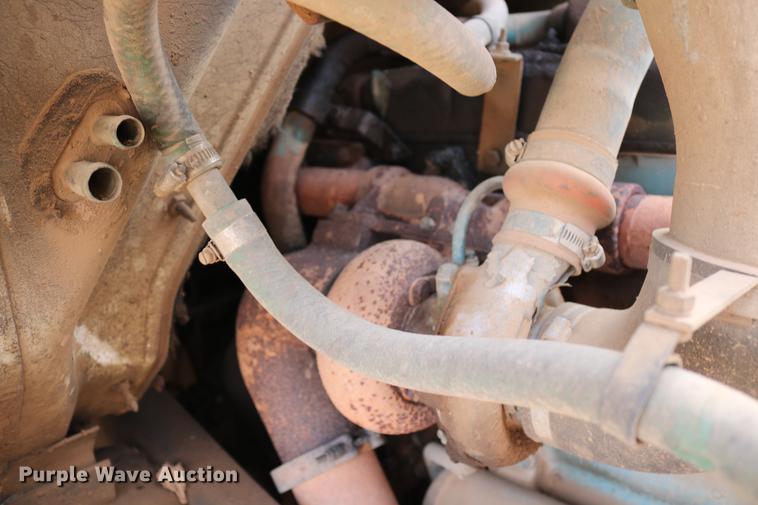 image for item DD5340 1984 International S1955 flatbed truck