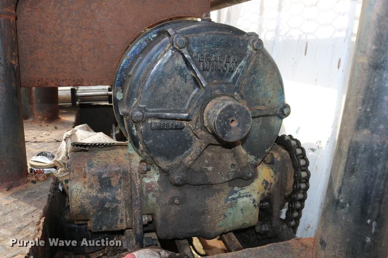 image for item DD5340 1984 International S1955 flatbed truck