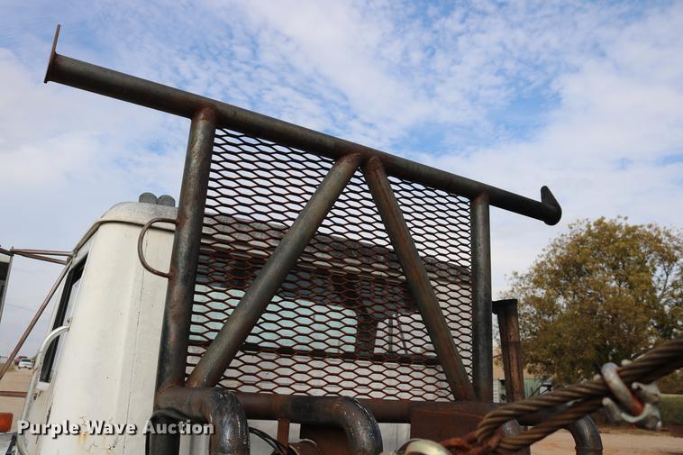 image for item DD5340 1984 International S1955 flatbed truck