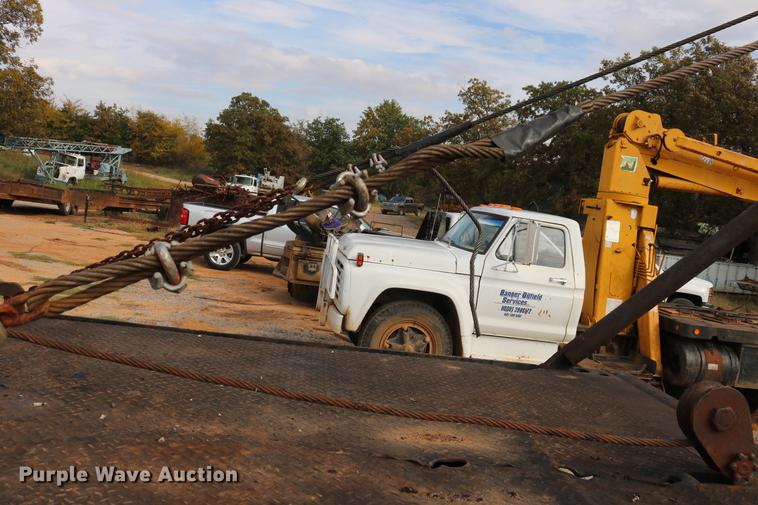 image for item DD5340 1984 International S1955 flatbed truck