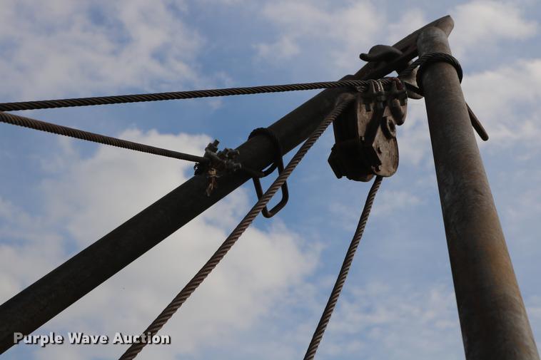 image for item DD5340 1984 International S1955 flatbed truck