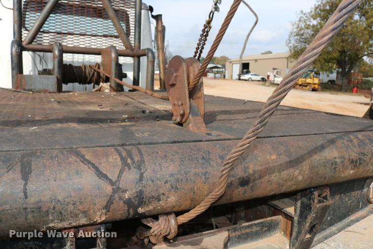 image for item DD5340 1984 International S1955 flatbed truck