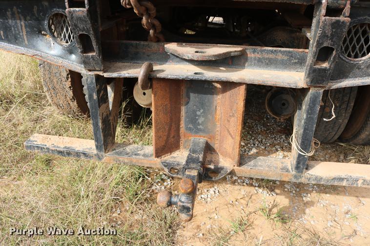 image for item DD5340 1984 International S1955 flatbed truck