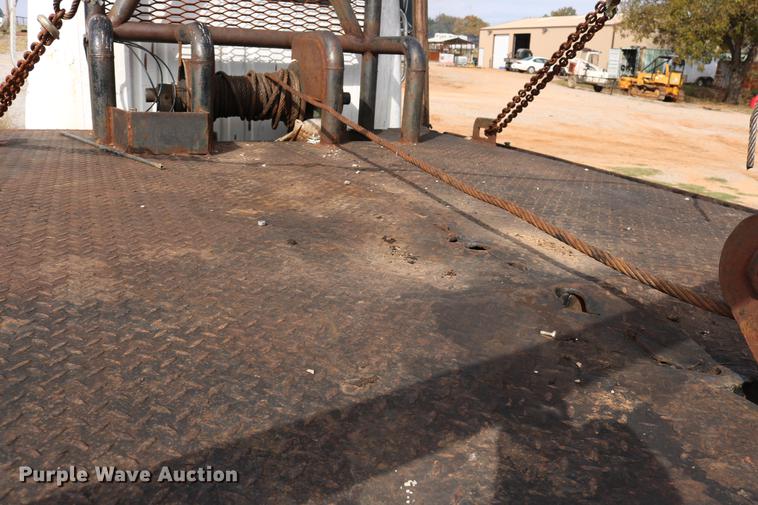 image for item DD5340 1984 International S1955 flatbed truck