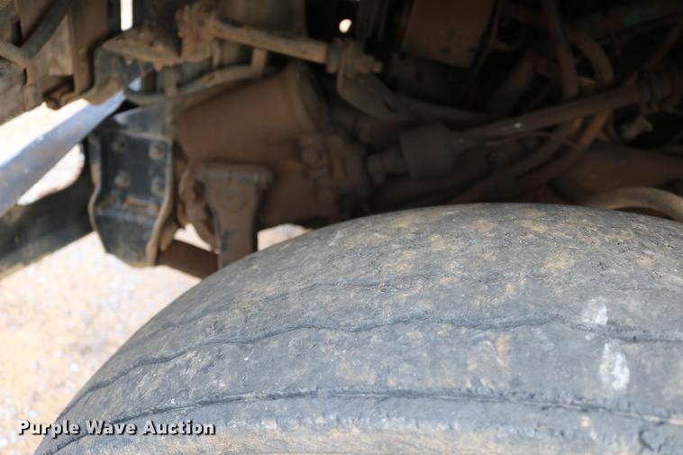 image for item DD5340 1984 International S1955 flatbed truck