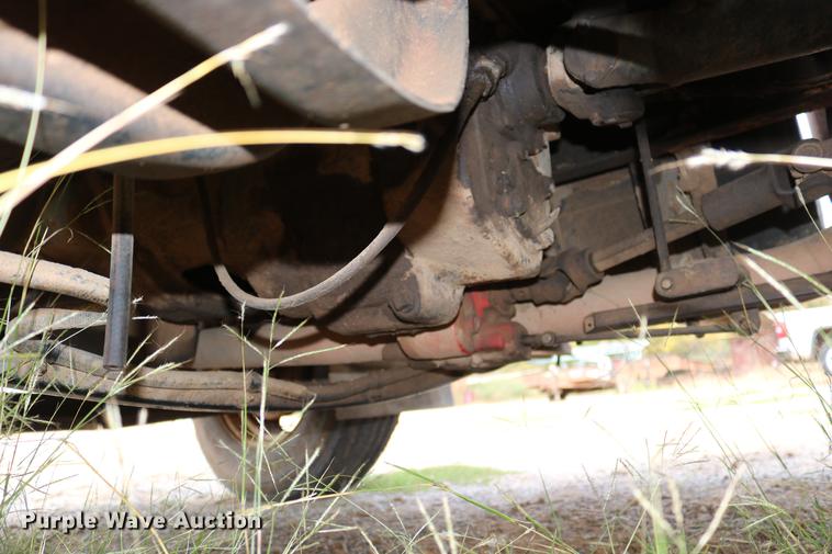 image for item DD5340 1984 International S1955 flatbed truck