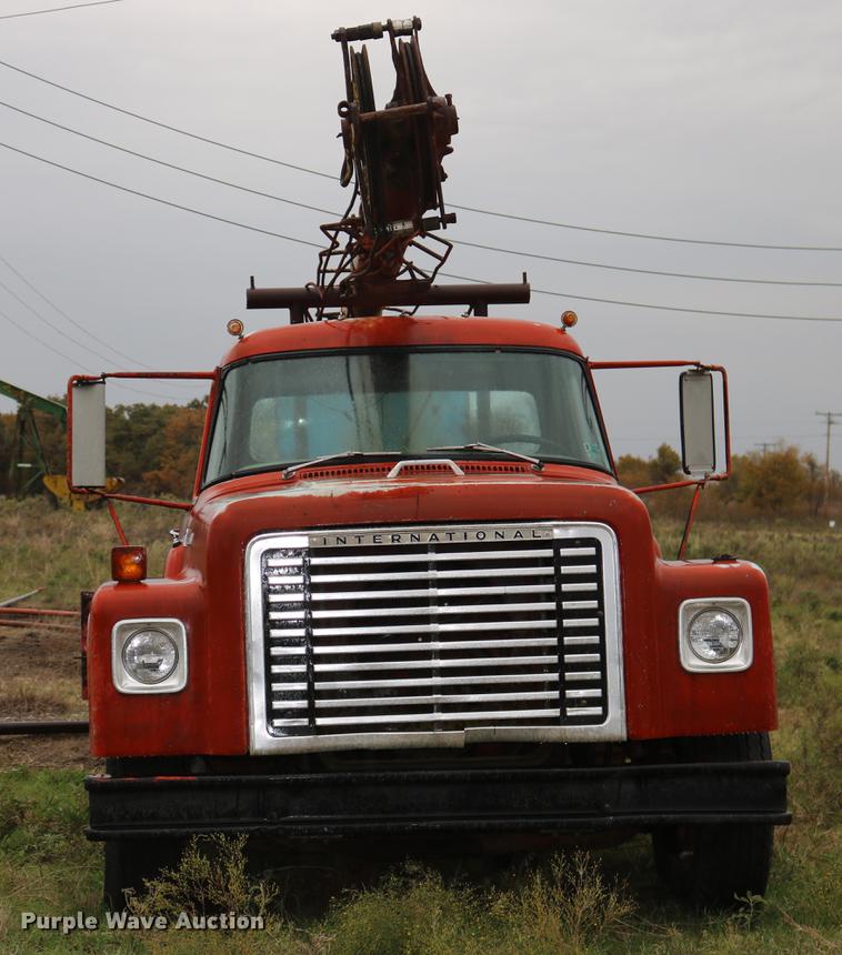 image for item DD5382 1974 International 1600 drilling rig truck