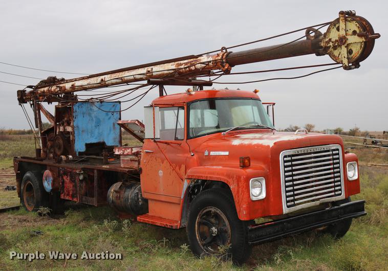 image for item DD5382 1974 International 1600 drilling rig truck