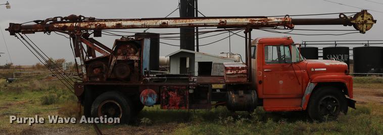 image for item DD5382 1974 International 1600 drilling rig truck