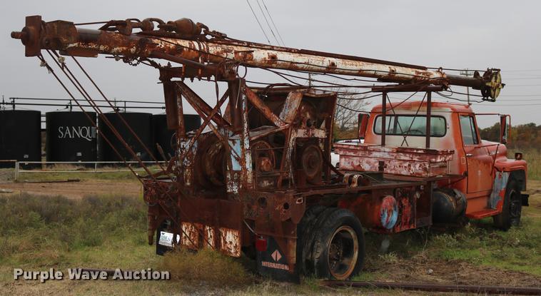 image for item DD5382 1974 International 1600 drilling rig truck