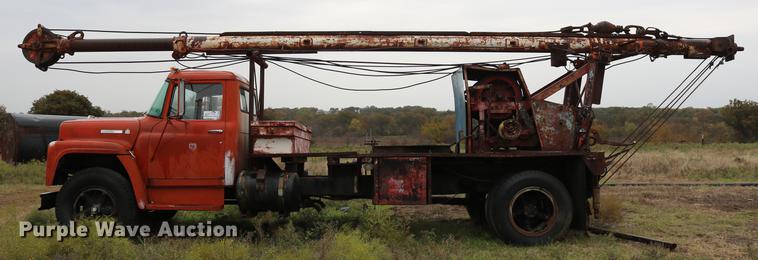 image for item DD5382 1974 International 1600 drilling rig truck