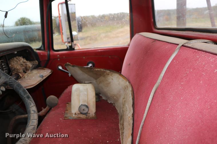 image for item DD5382 1974 International 1600 drilling rig truck