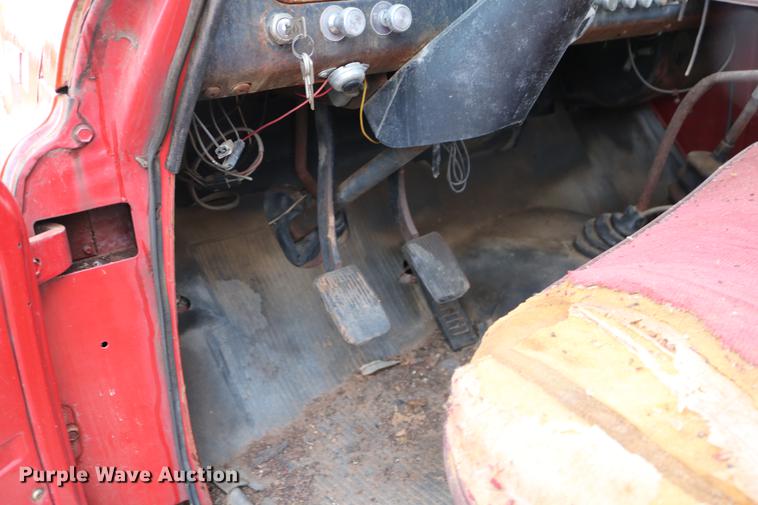 image for item DD5382 1974 International 1600 drilling rig truck