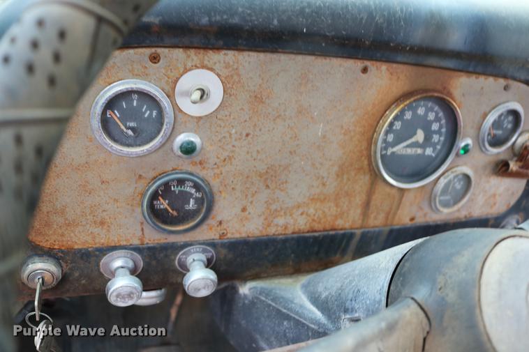 image for item DD5382 1974 International 1600 drilling rig truck