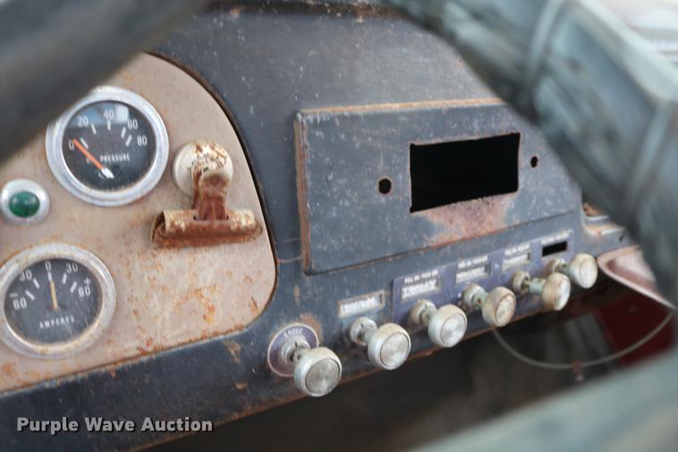 image for item DD5382 1974 International 1600 drilling rig truck