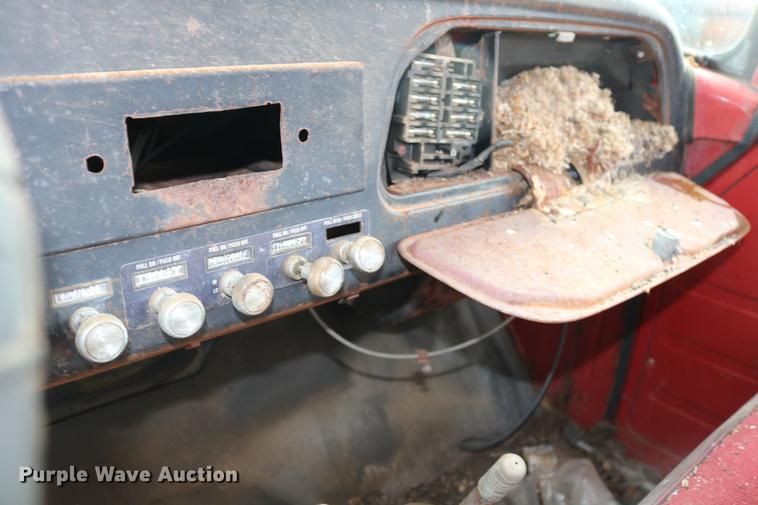 image for item DD5382 1974 International 1600 drilling rig truck