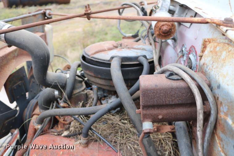 image for item DD5382 1974 International 1600 drilling rig truck