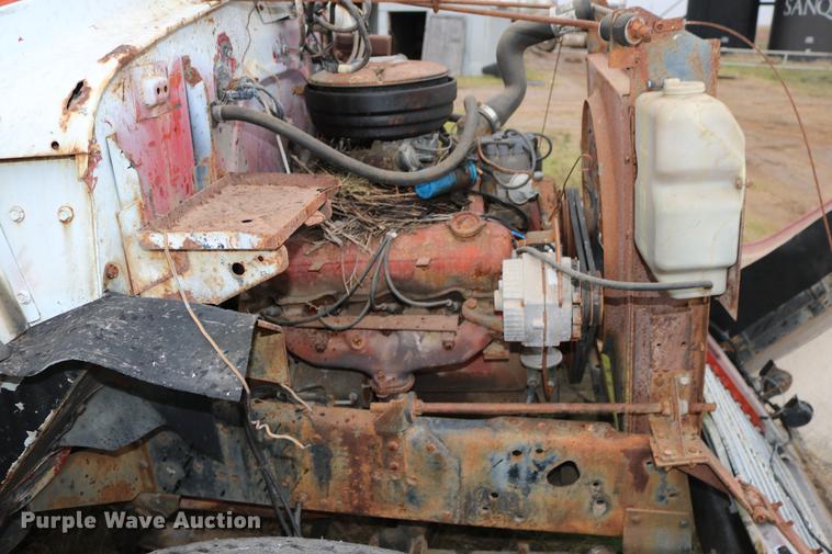 image for item DD5382 1974 International 1600 drilling rig truck