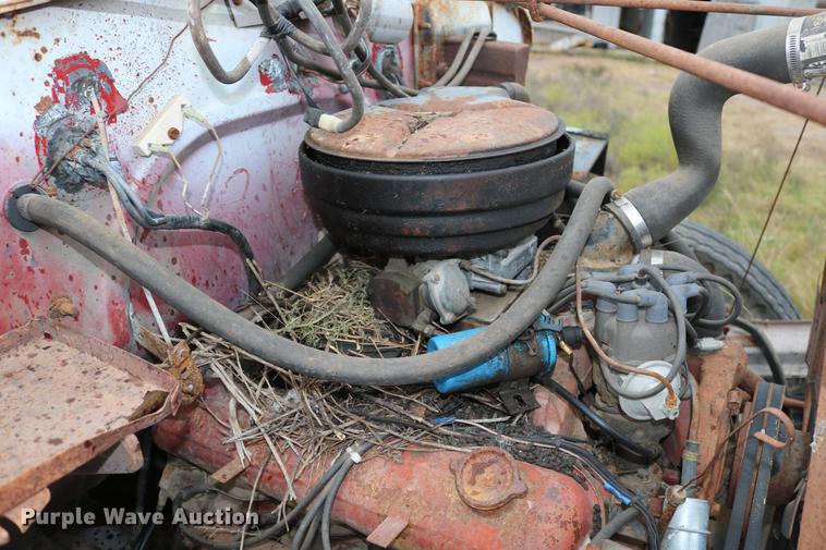 image for item DD5382 1974 International 1600 drilling rig truck