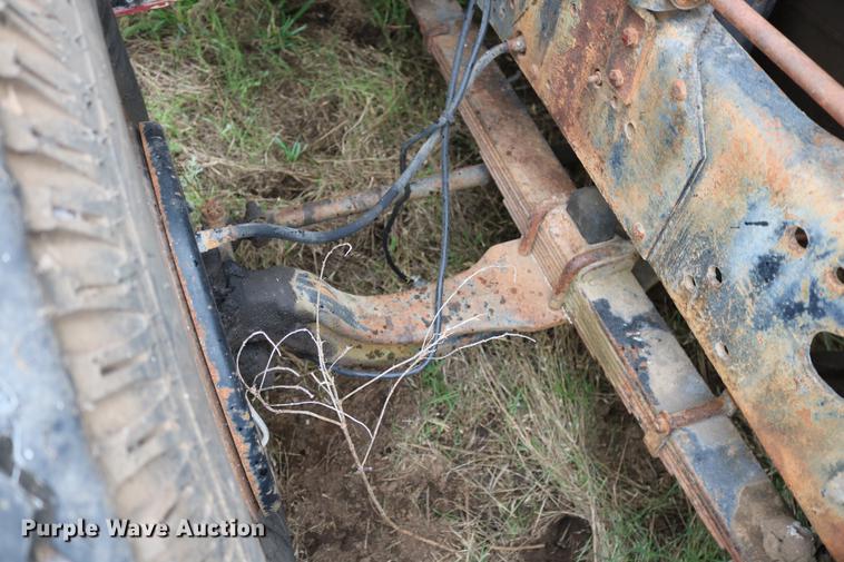 image for item DD5382 1974 International 1600 drilling rig truck