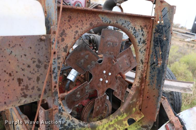 image for item DD5382 1974 International 1600 drilling rig truck