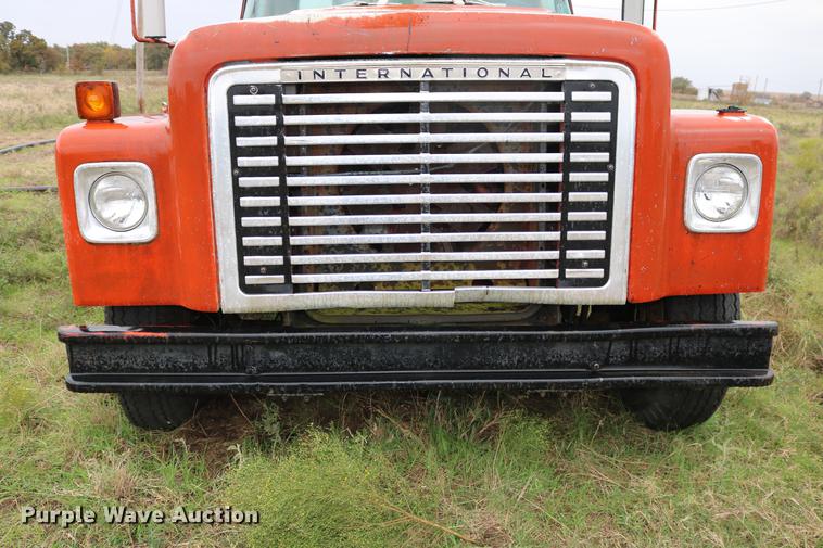 image for item DD5382 1974 International 1600 drilling rig truck